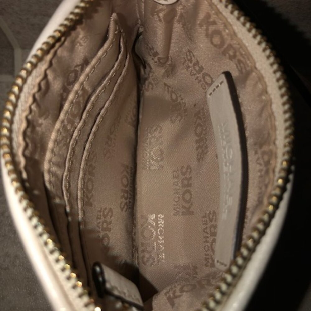Michael Kors monogrammed wristlet EUC - Picture 13 of 14